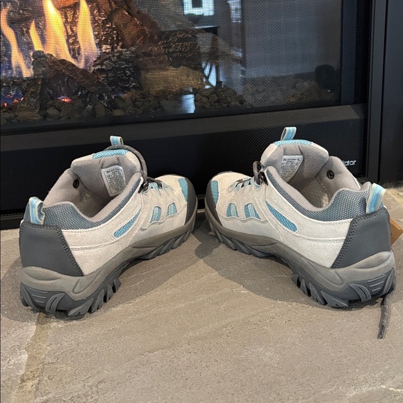 BEARPAW Ridgewood Low Hiker,Cow suede,Never Wet,TPR outsole mesh,nylon,fleece - Picture 5 of 11